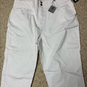 New with Tags Genuis Fit Capris